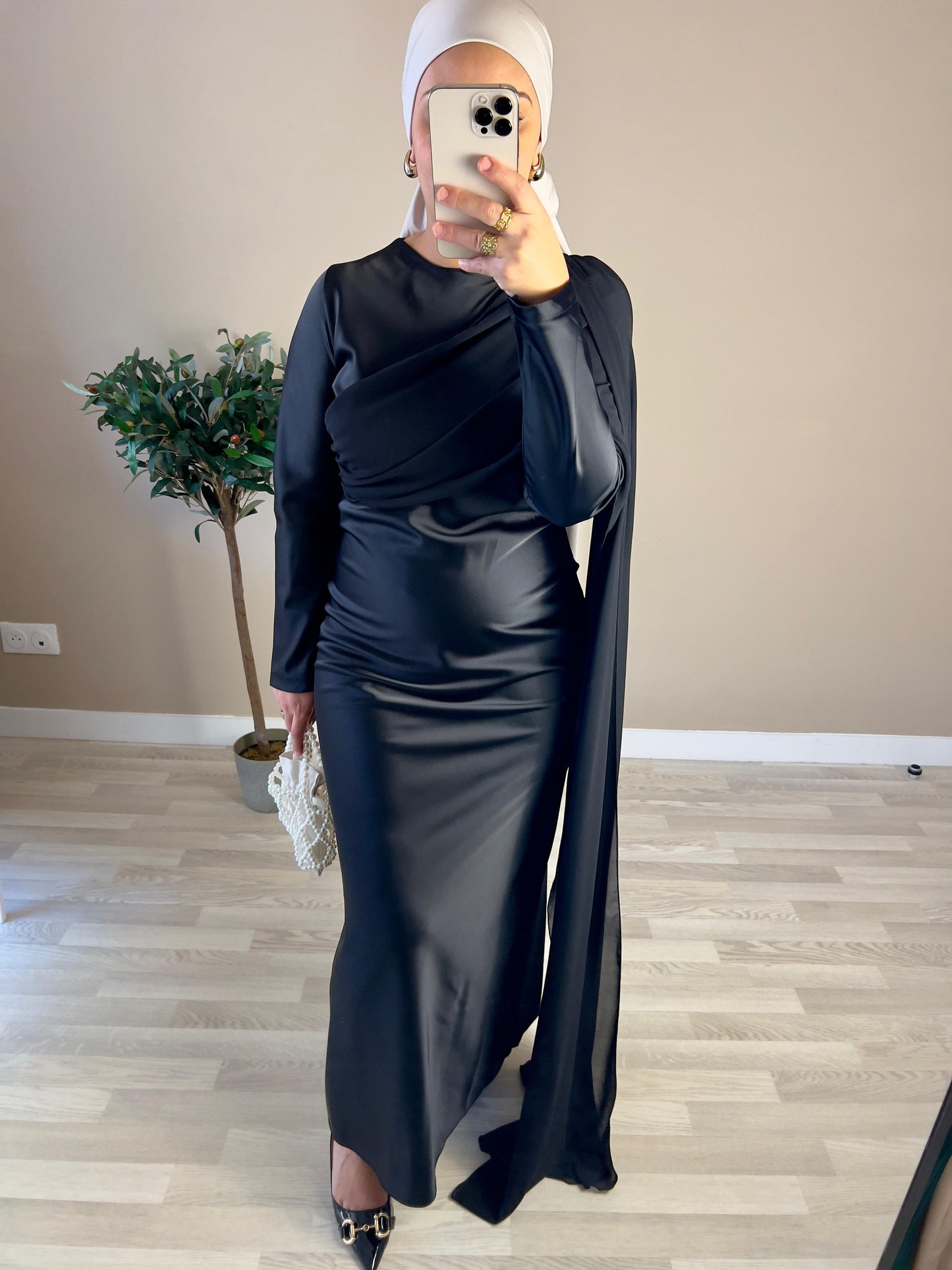 Robe longue en satin à voile sur les manches | Noir