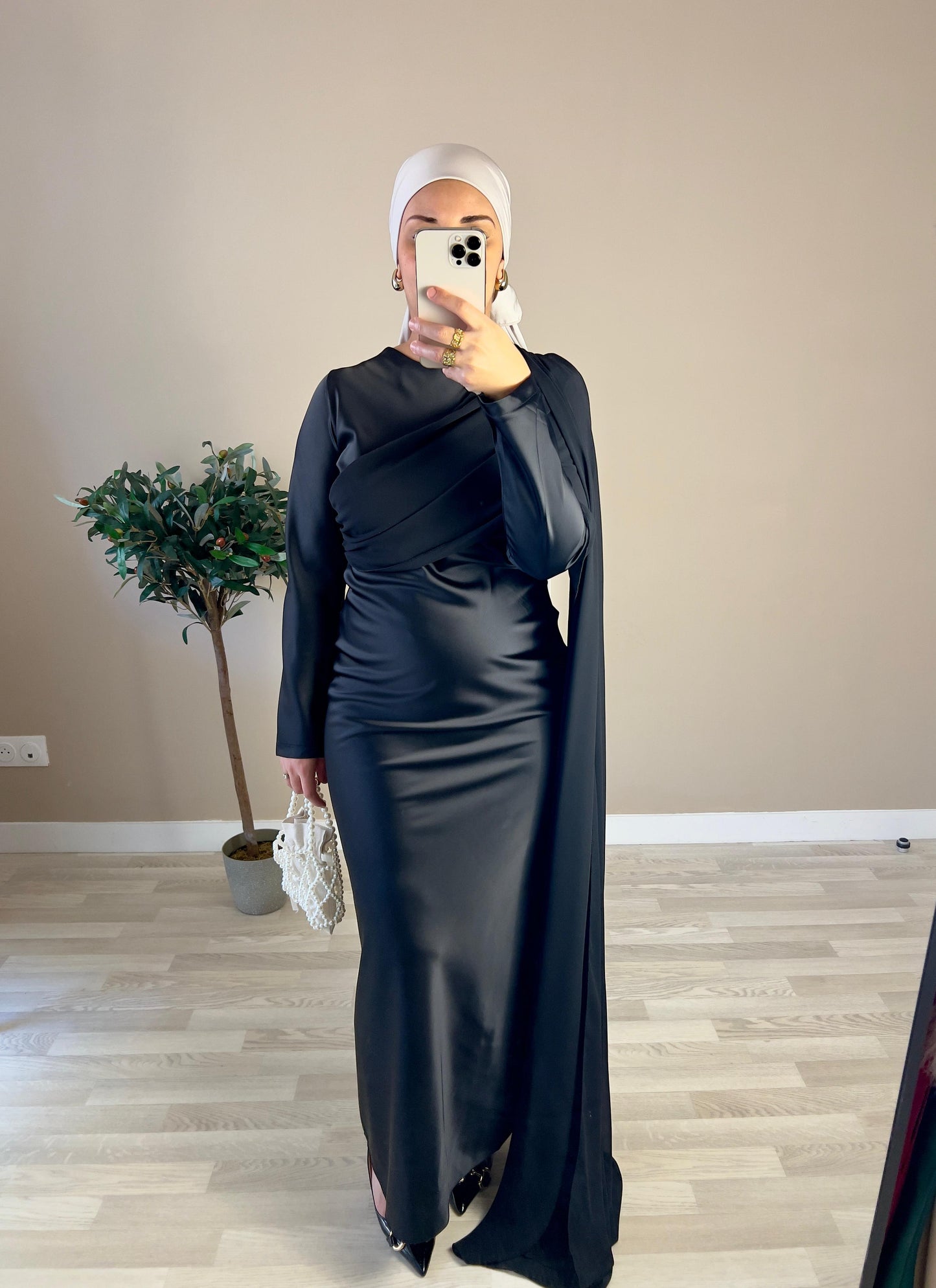 Robe longue en satin à voile sur les manches | Noir