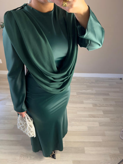 Robe longue en satin à voile sur l’épaule | Verte